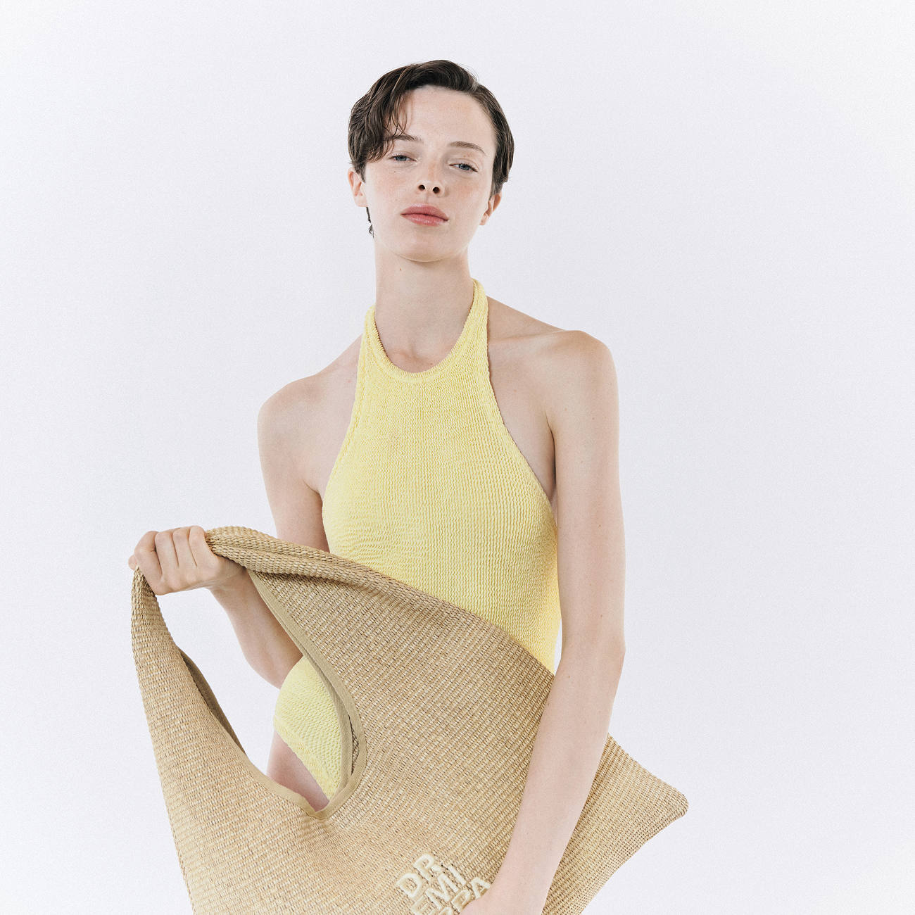 Frau mit der DR. EMI Sommer Strand-Tasche